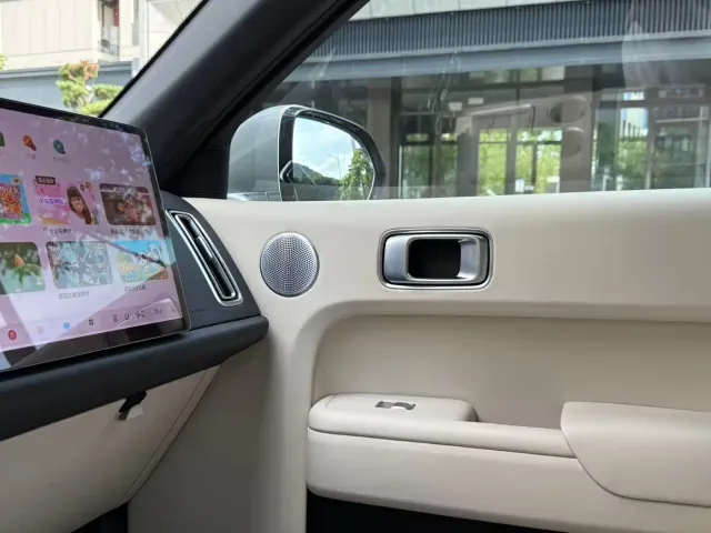 Li Auto L8 — Фото автомобиля 15