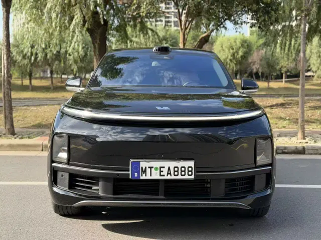 Li Auto L9 — Фото автомобиля 2