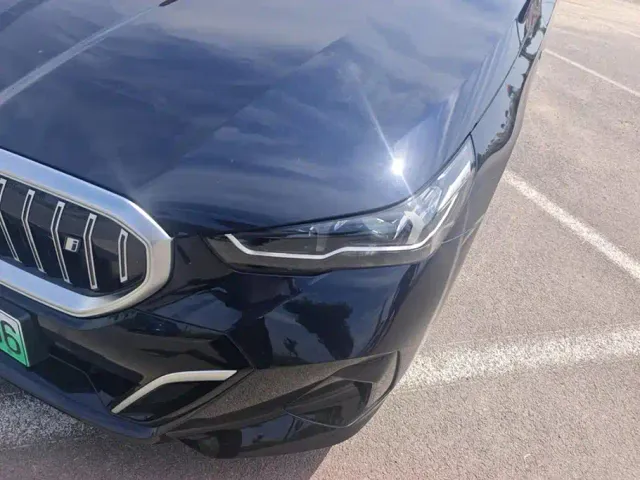 BMW i5 — Фото автомобиля 5