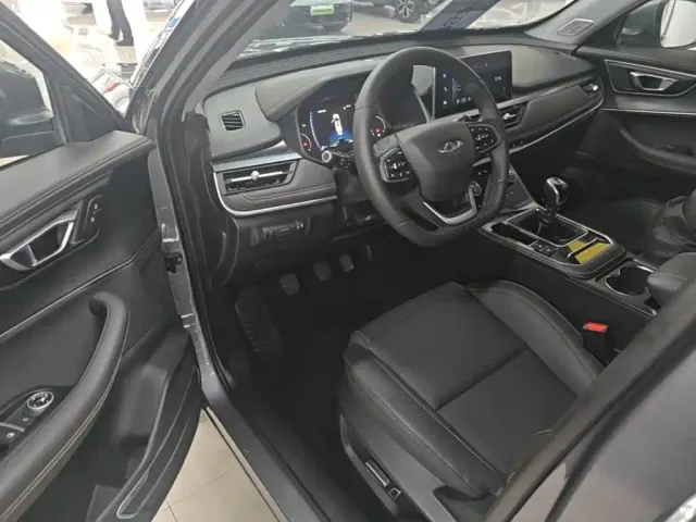 Chery Tiggo 8 — Фото автомобиля 14