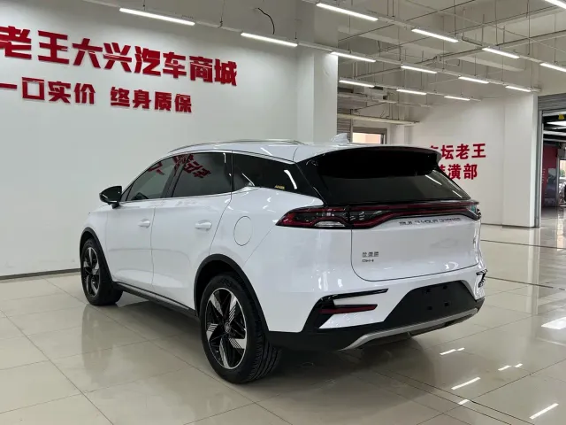 BYD Tang — Фото автомобиля 9