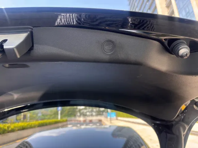 Tesla Model 3 — Фото автомобиля 23