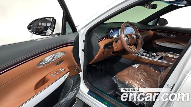 Genesis GV70 — Фото автомобиля 15