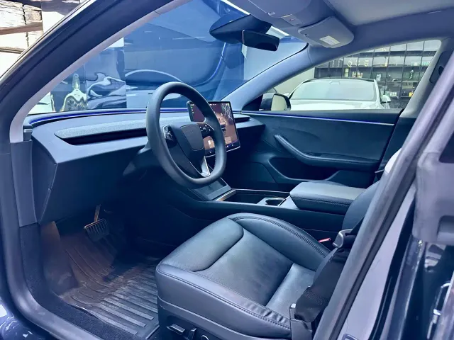 Tesla Model 3 — Фото автомобиля 4