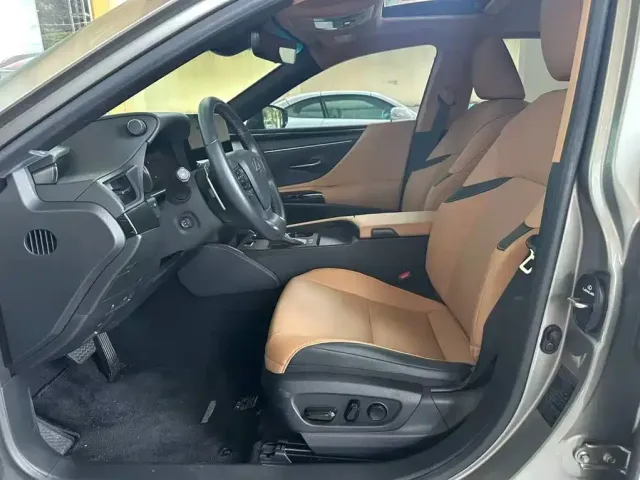 Lexus ES — Фото автомобиля 6