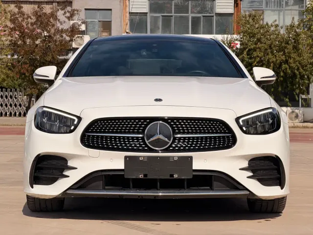 Mercedes-Benz E-Class — Фото автомобиля 2