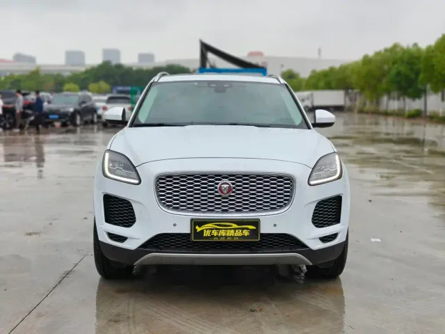 Jaguar E-PACE — Фото автомобиля 3