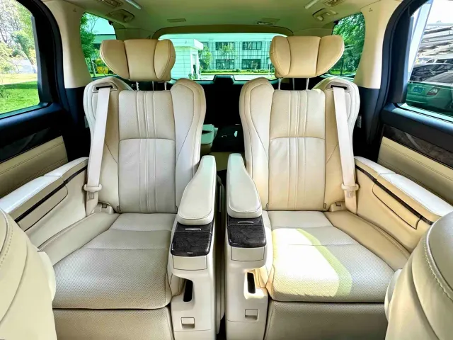 Toyota Vellfire — Фото автомобиля 6