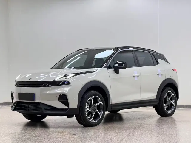 Фотография автомобиля — Lynk & Co 06