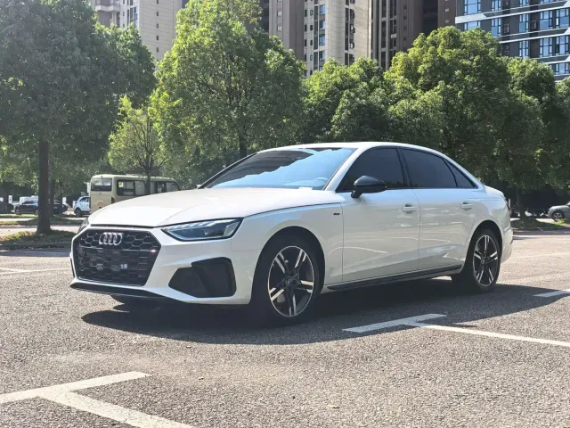 Фотография автомобиля — Audi A4L