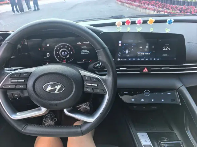 Hyundai Elantra — Фото автомобиля 15
