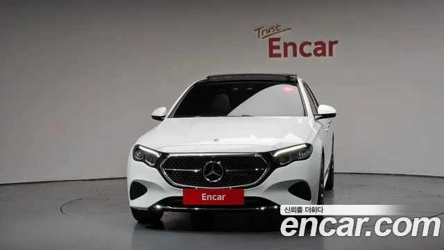 Mercedes-Benz E-Class — Фото автомобиля 3