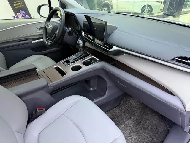 Toyota Granvia — Фото автомобиля 15