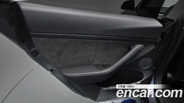 Tesla Model 3 — Фото автомобиля 14