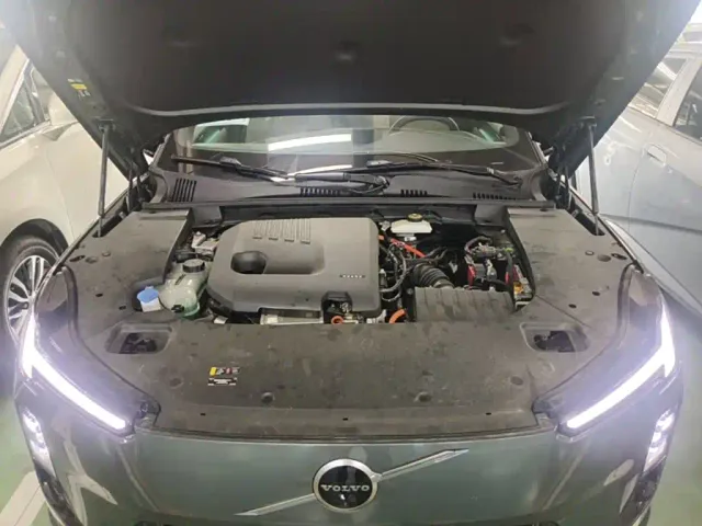 Volvo XC70 Plug-in Hybrid — Фото автомобиля 19