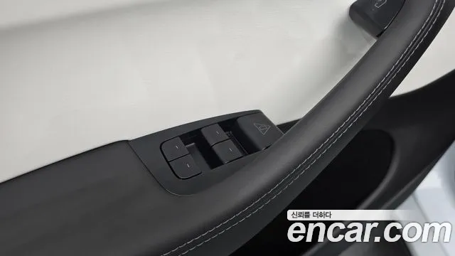 Tesla Model Y — Фото автомобиля 27