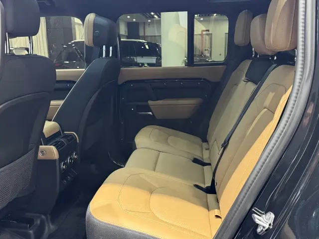 Land Rover Defender — Фото автомобиля 14