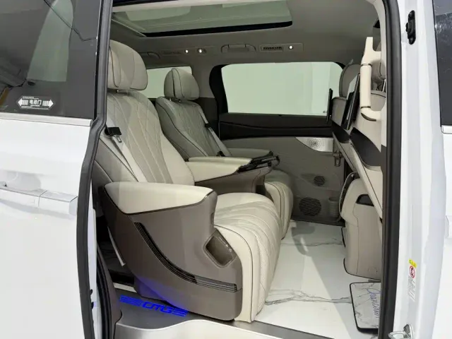 Denza Denza D9 2022 DM-i 970 All-Wheel Drive Honor Edition — Фото автомобиля 23
