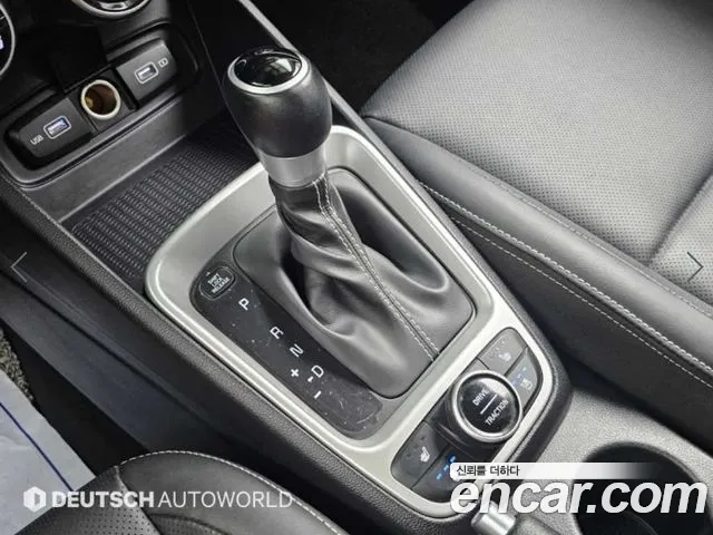 Hyundai Venue — Фото автомобиля 9