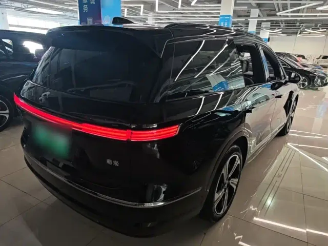 Nio ES8 — Фото автомобиля 6