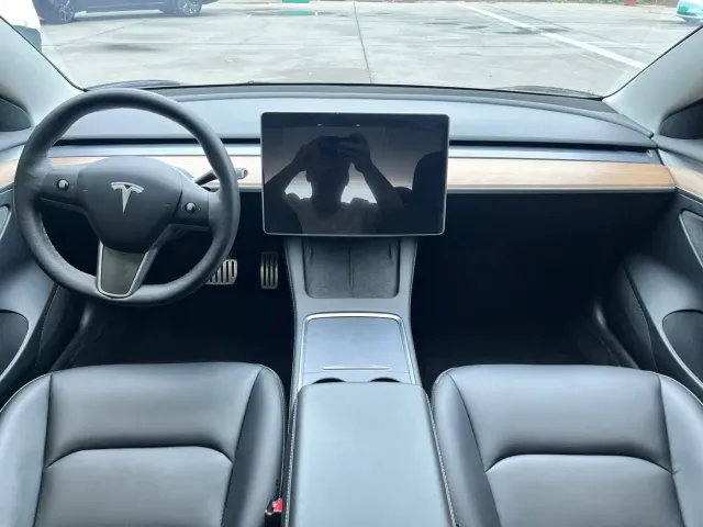 Tesla Model 3 — Фото автомобиля 6