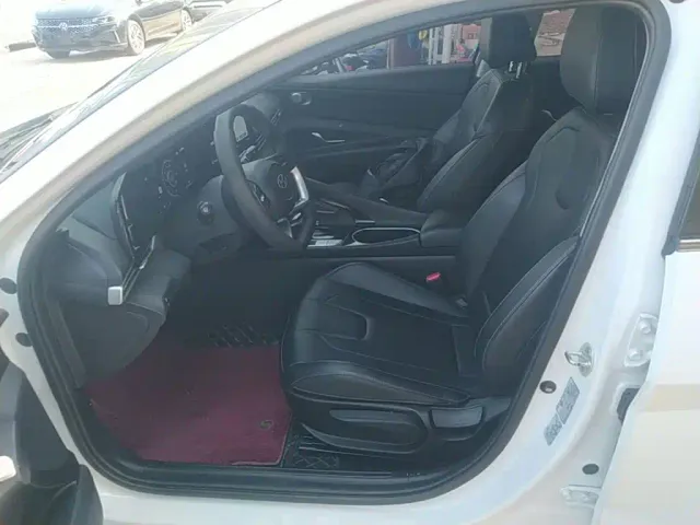 Hyundai Elantra — Фото автомобиля 14
