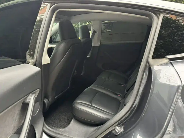 Tesla Model Y — Фото автомобиля 11