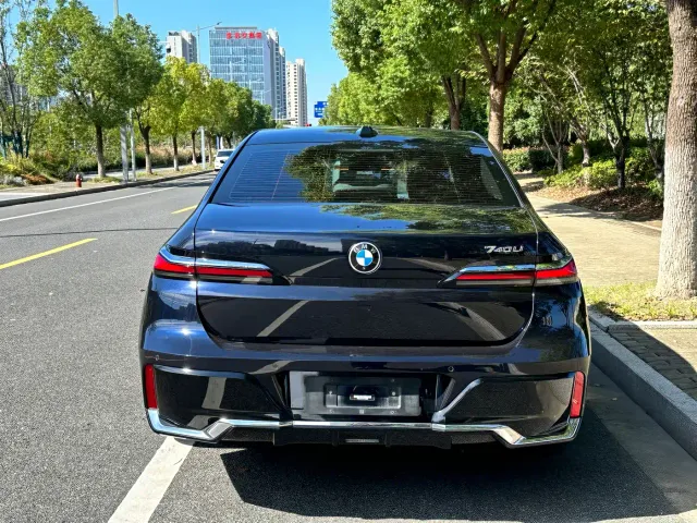 BMW 7 Series — Фото автомобиля 3