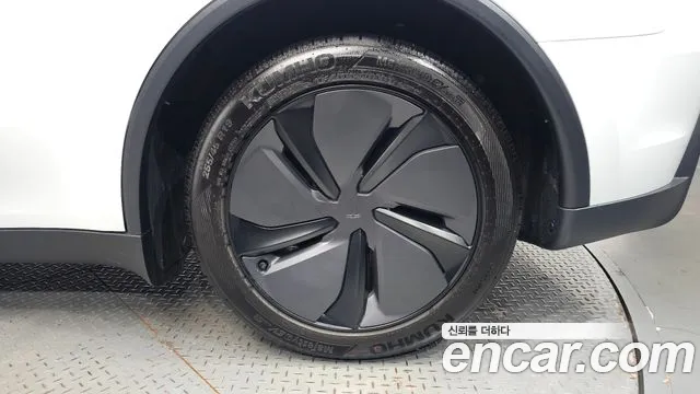 Tesla Model Y — Фото автомобиля 6