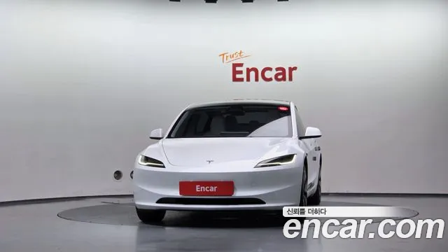 Tesla Model 3 — Фото автомобиля 3