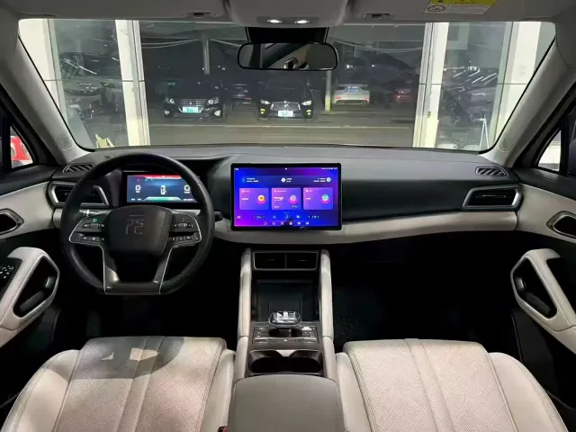 BYD Yuan UP 2024 401KM Leading Edition — Фото автомобиля 6