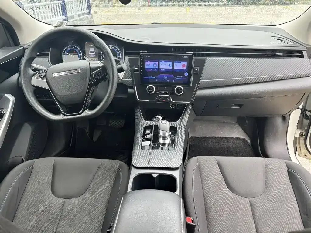 Venucia Venucia D60EV 2023 PLUS Comfort SI Edition — Фото автомобиля 8