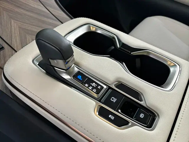 Lexus LM — Фото автомобиля 15
