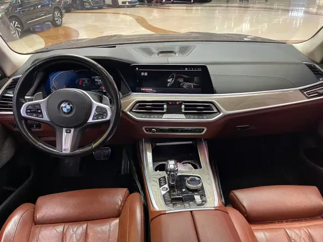 BMW X7 — Фото автомобиля 9