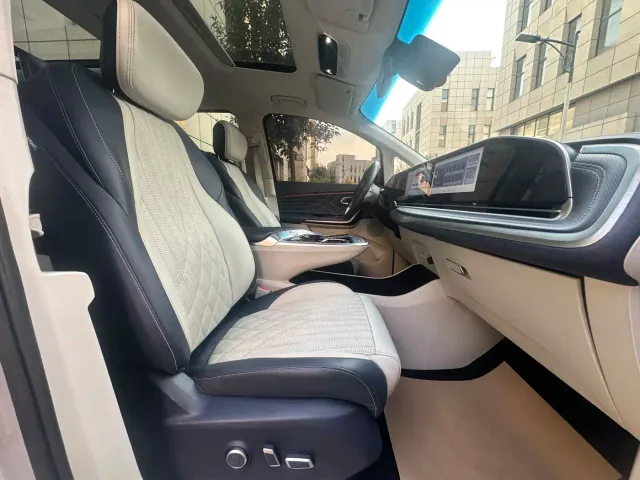 Maxus G90 — Фото автомобиля 24