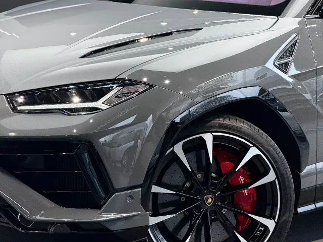 Lamborghini Urus — Фото автомобиля 4