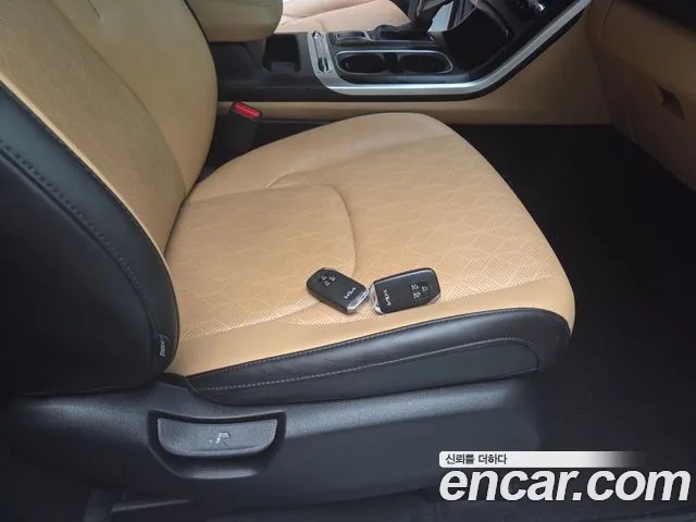 Kia Carnival Generation 4 — Фото автомобиля 11