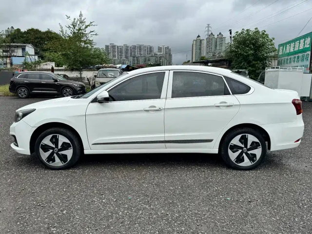 Dongfeng Fengshen E70 — Фото автомобиля 3