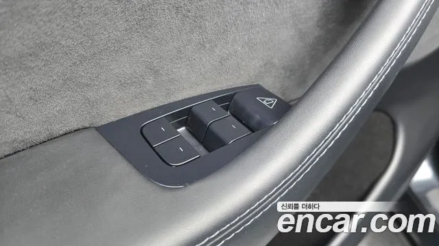 Tesla Model Y — Фото автомобиля 25