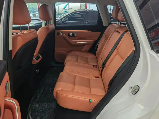 Leapmotor C10 — Фото автомобиля 10