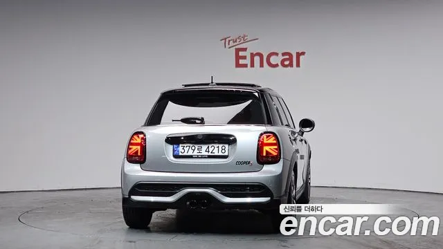 Mini Cooper — Фото автомобиля 4