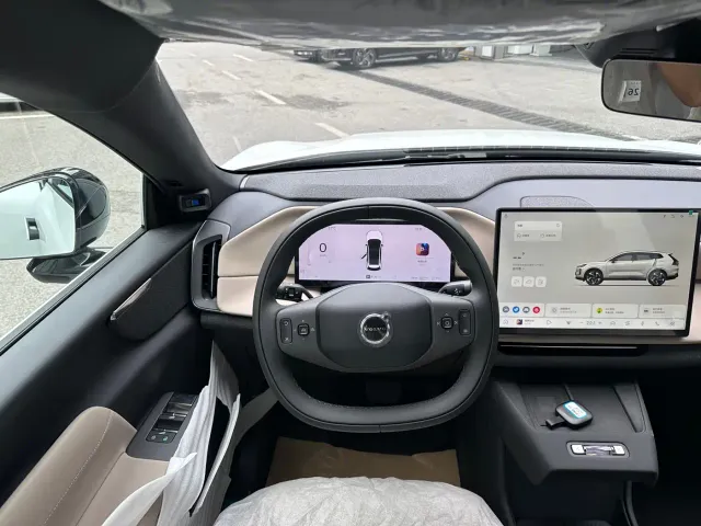 Volvo XC70 Plug-in Hybrid — Фото автомобиля 12