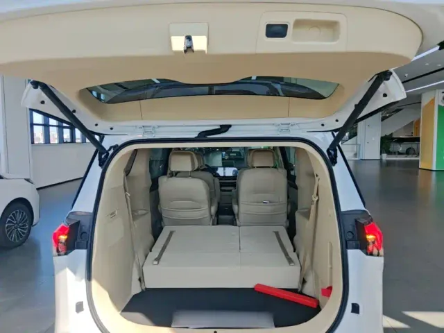 Buick Buick GL8 New Energy 2025 Landlux Smart Edition 7-seater — Фото автомобиля 18