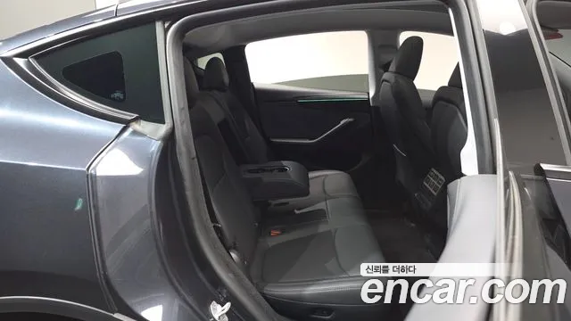 Tesla Model Y — Фото автомобиля 16
