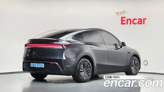Tesla Model Y — Фото автомобиля 2