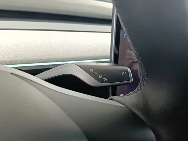 Tesla Model Y — Фото автомобиля 13