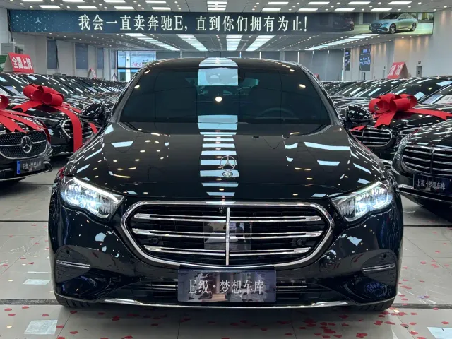 Фотография автомобиля — Mercedes-Benz E-Class