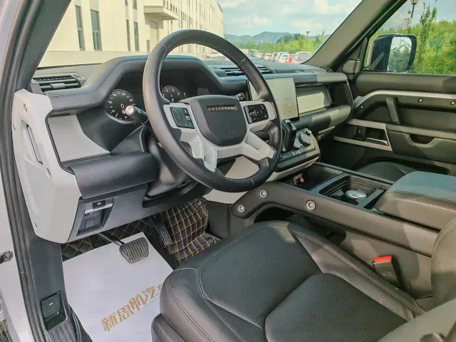 Land Rover Defender — Фото автомобиля 9
