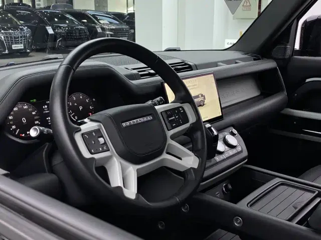 Land Rover Defender — Фото автомобиля 29