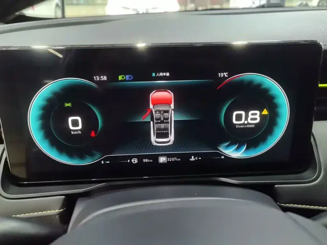 Roewe RX5 — Фото автомобиля 7